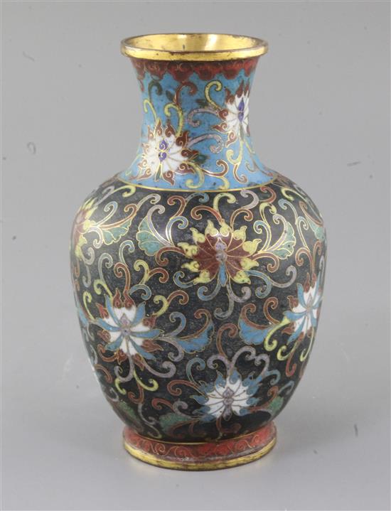 A Chinese cloisonne enamel vase, 18th/19th century, height 19cm